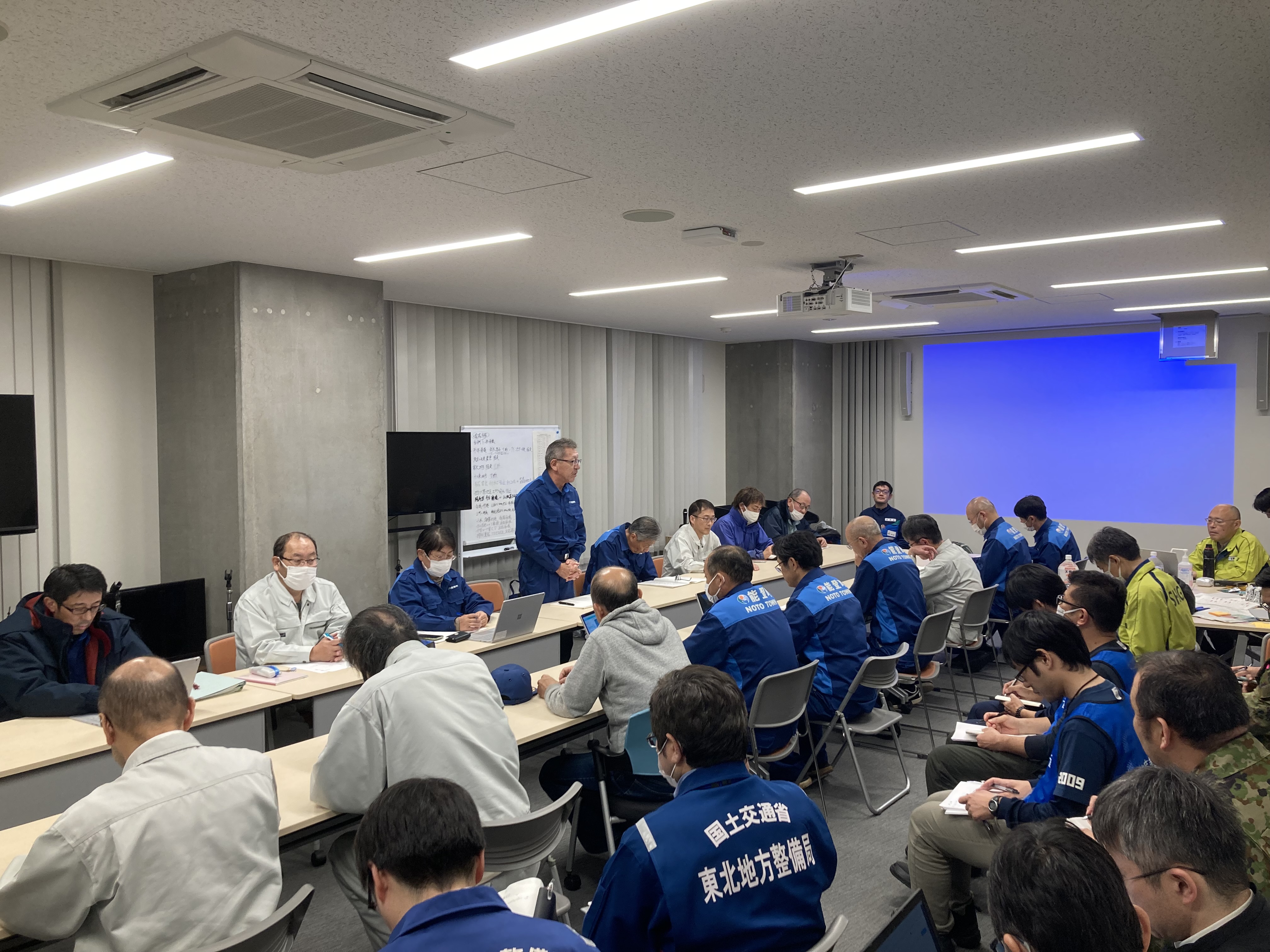 対策本部内写真