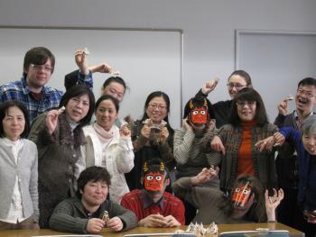 協会スタッフとの交流している様子（節分）
