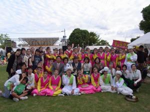 大韓民国忠壮芸術団との集合写真