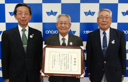 上筒井シニアクラブに感謝状を送ったときの写真