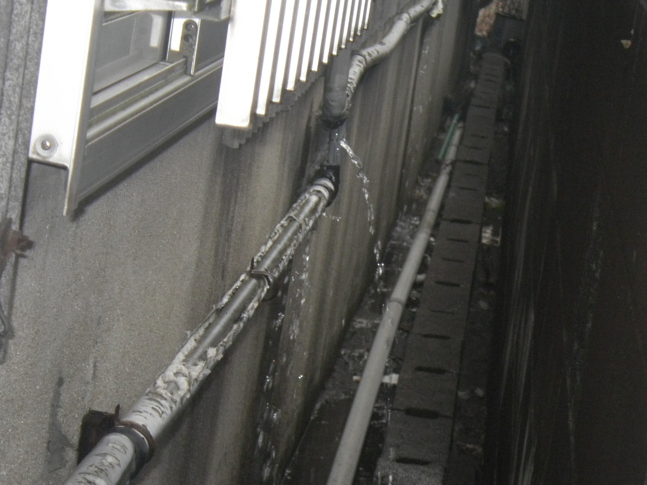 露出水道管漏水