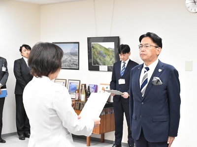 教育長辞令交付式写真