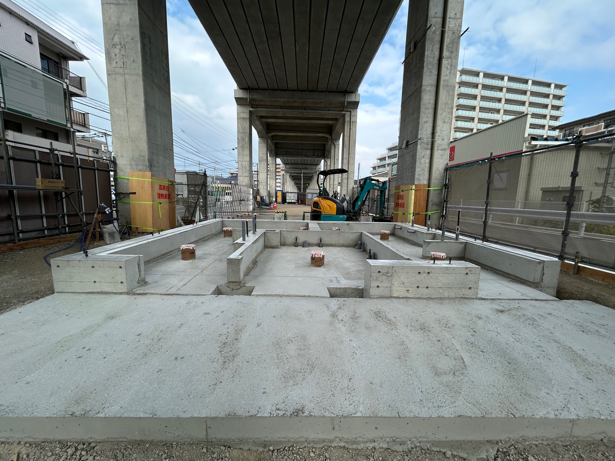 251126_牛頸鉄道橋広場トイレ設置工事