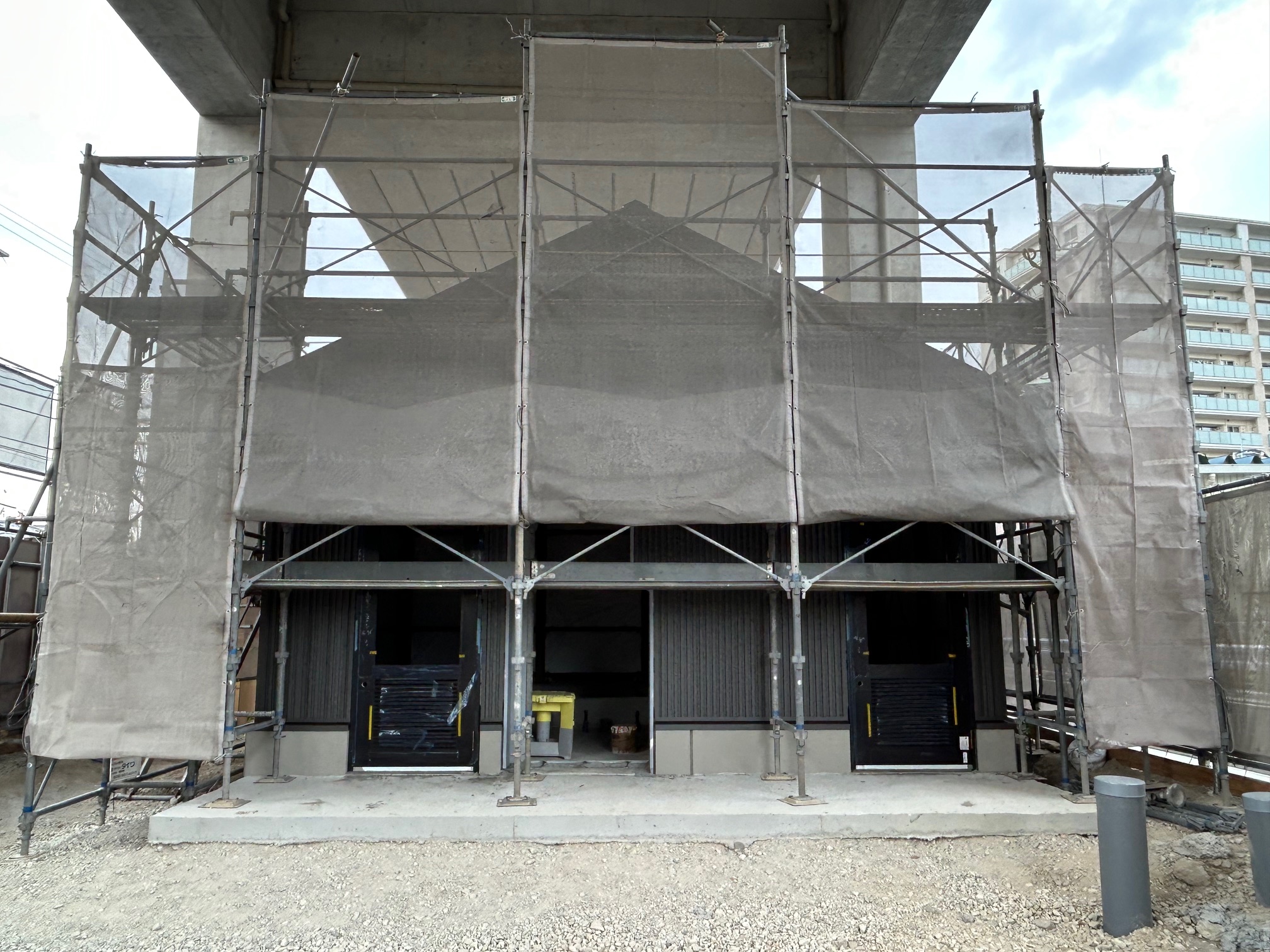 251223_牛頸川鉄道橋広場トイレ鉄骨工事