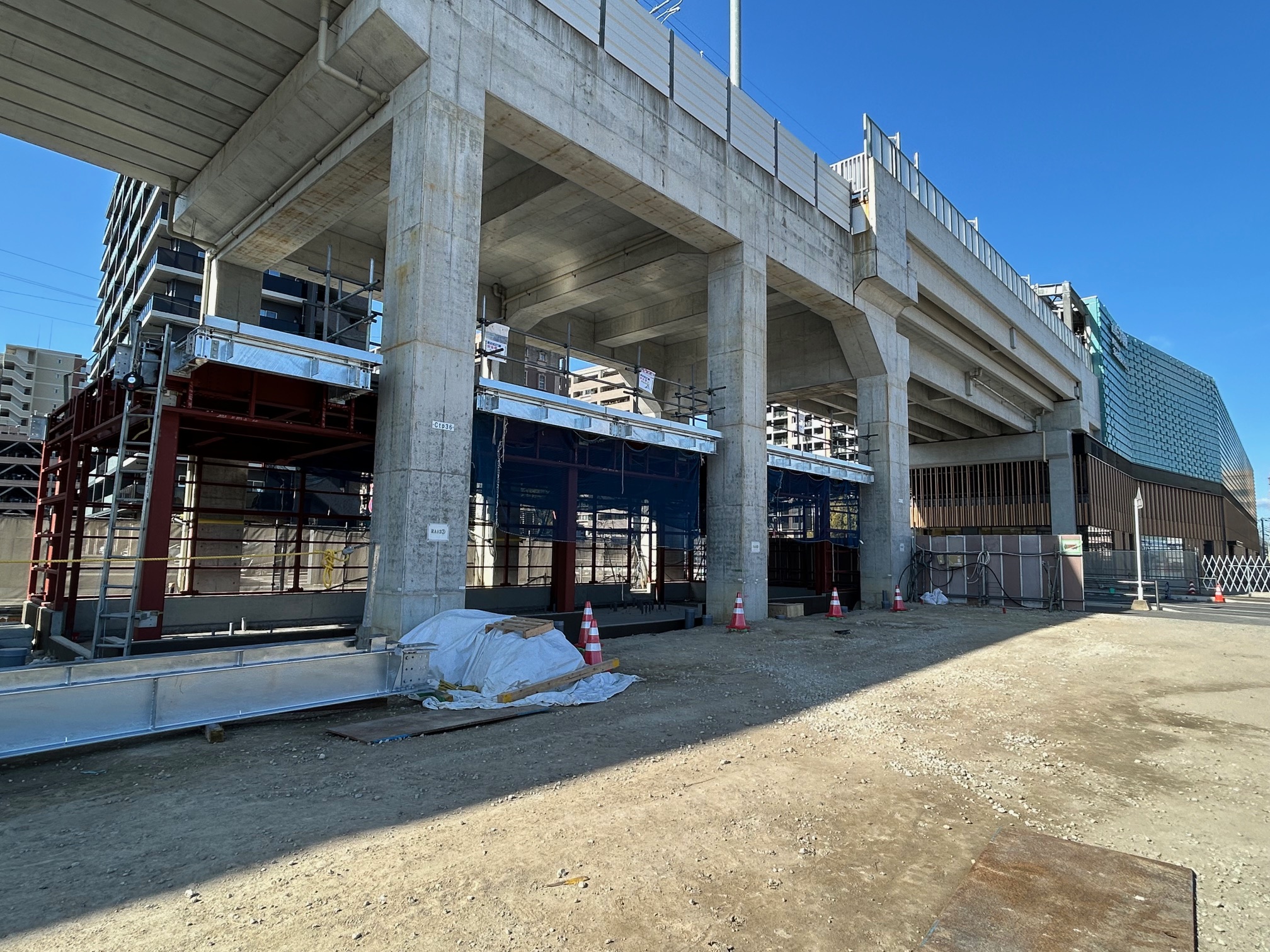 260130_白木原駅南側駐輪場鉄骨工事