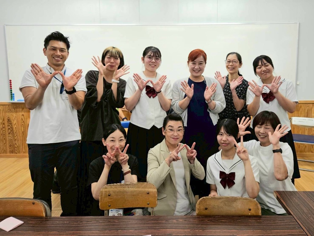 下大利駅壁面07