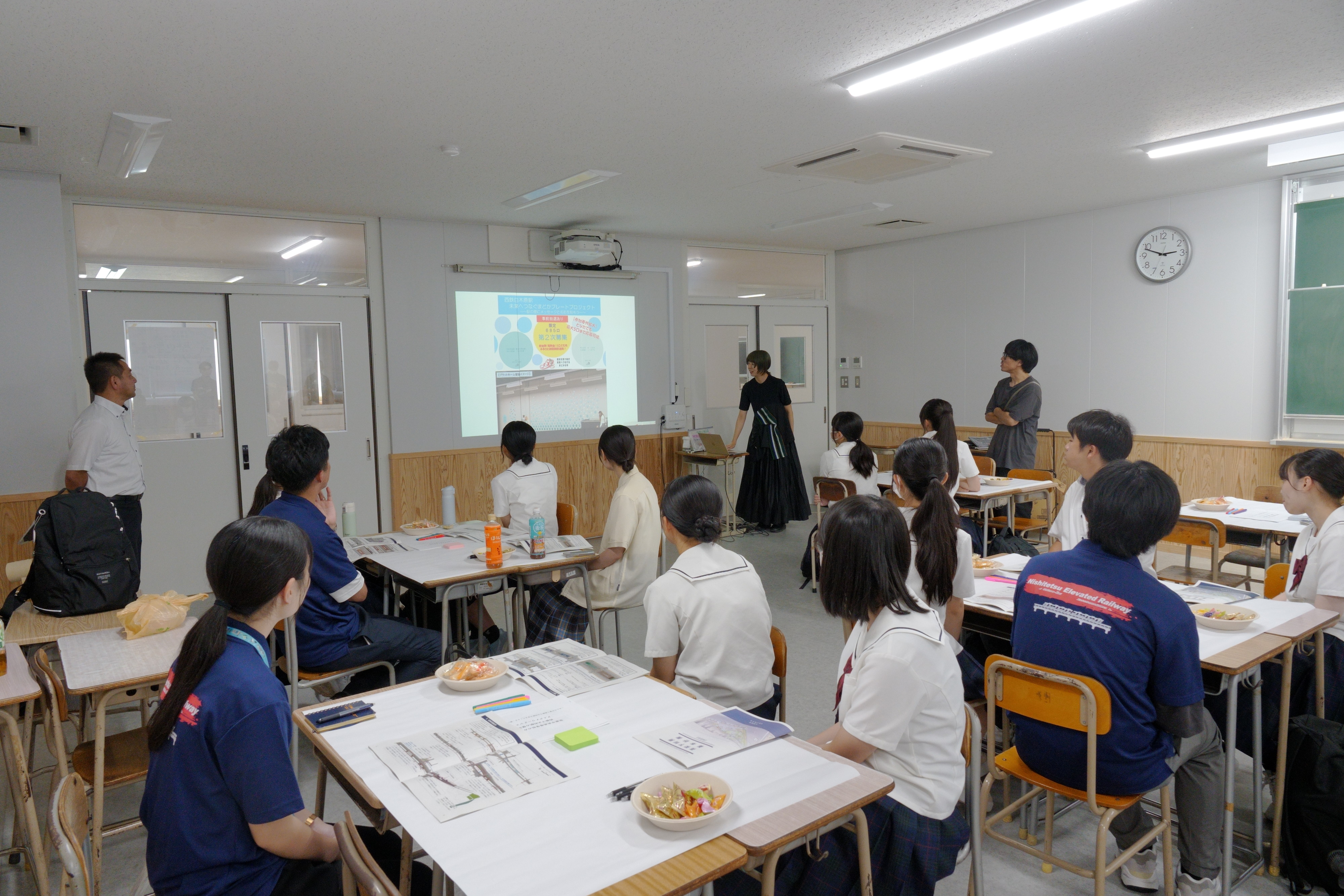 下大利駅壁面02